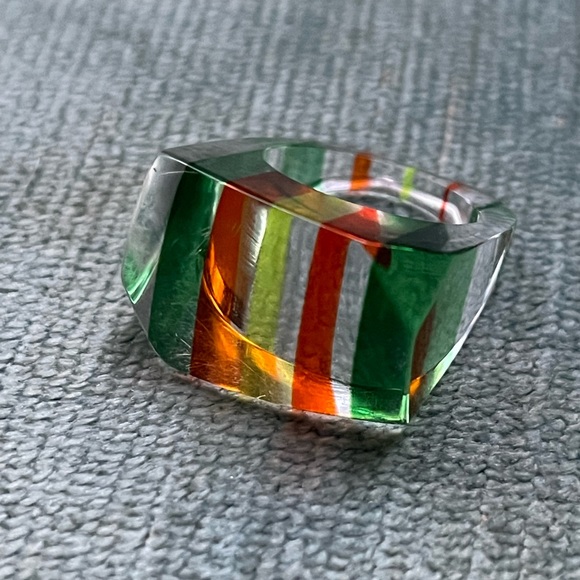 RARE Vintage 1970’s Earth Rainbow Lucite Ring - Picture 1 of 7